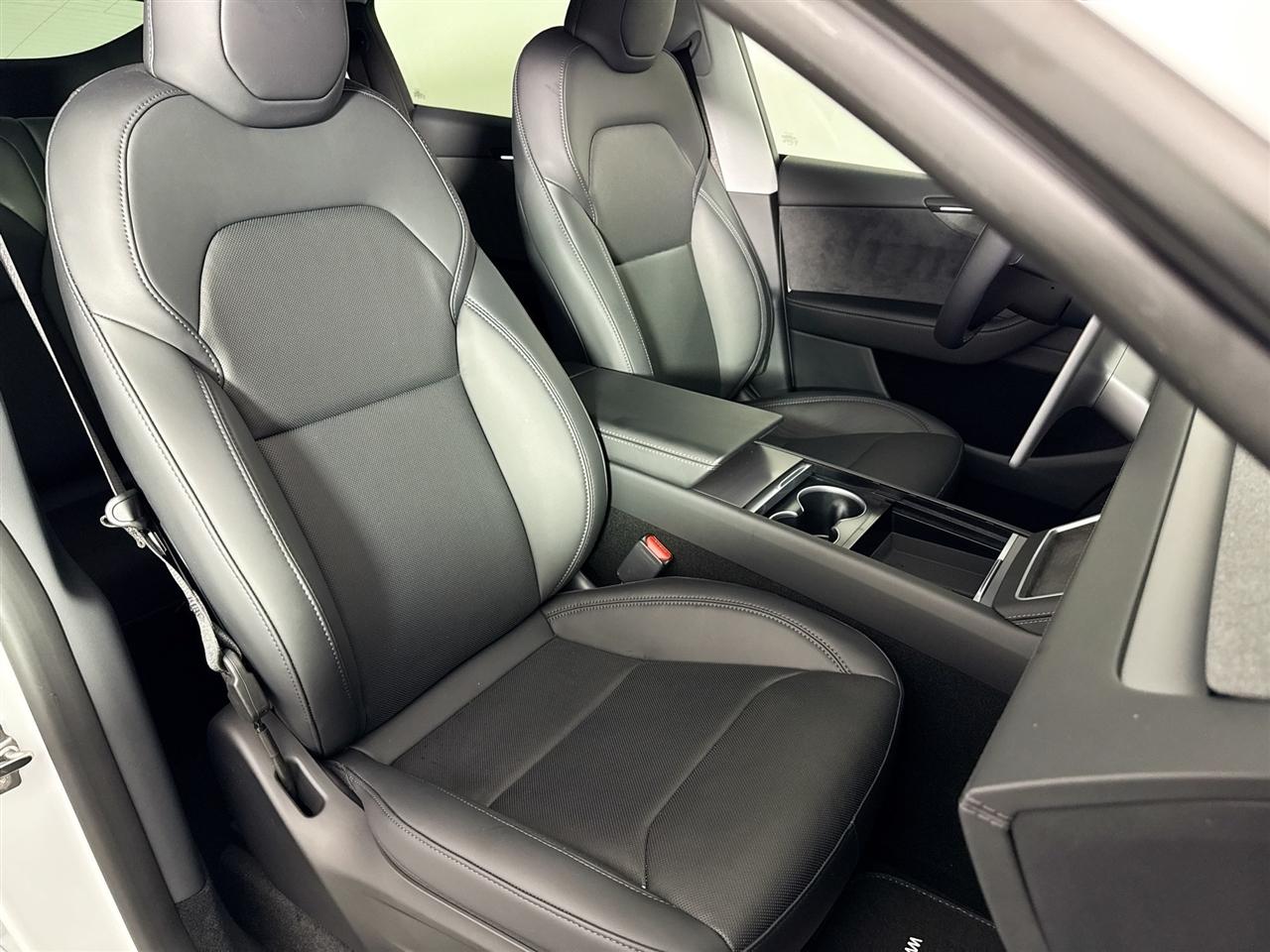 Tesla Model Y Long Range Launch Series AWD *Ltd Avail* 2026