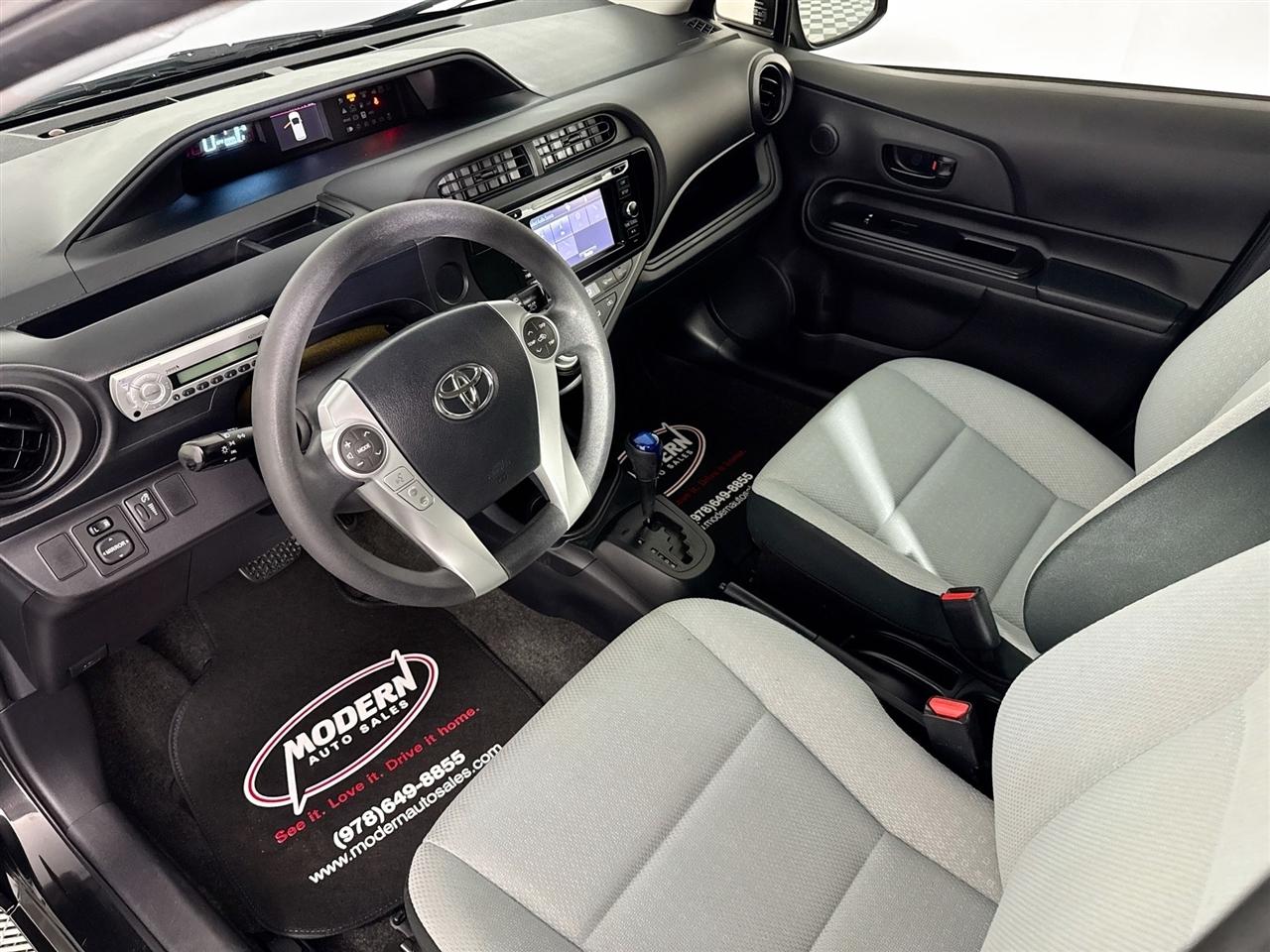 Toyota Prius c 5dr HB Three (Natl) 2015