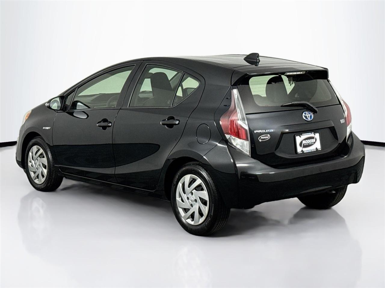 Toyota Prius c 5dr HB Three (Natl) 2015