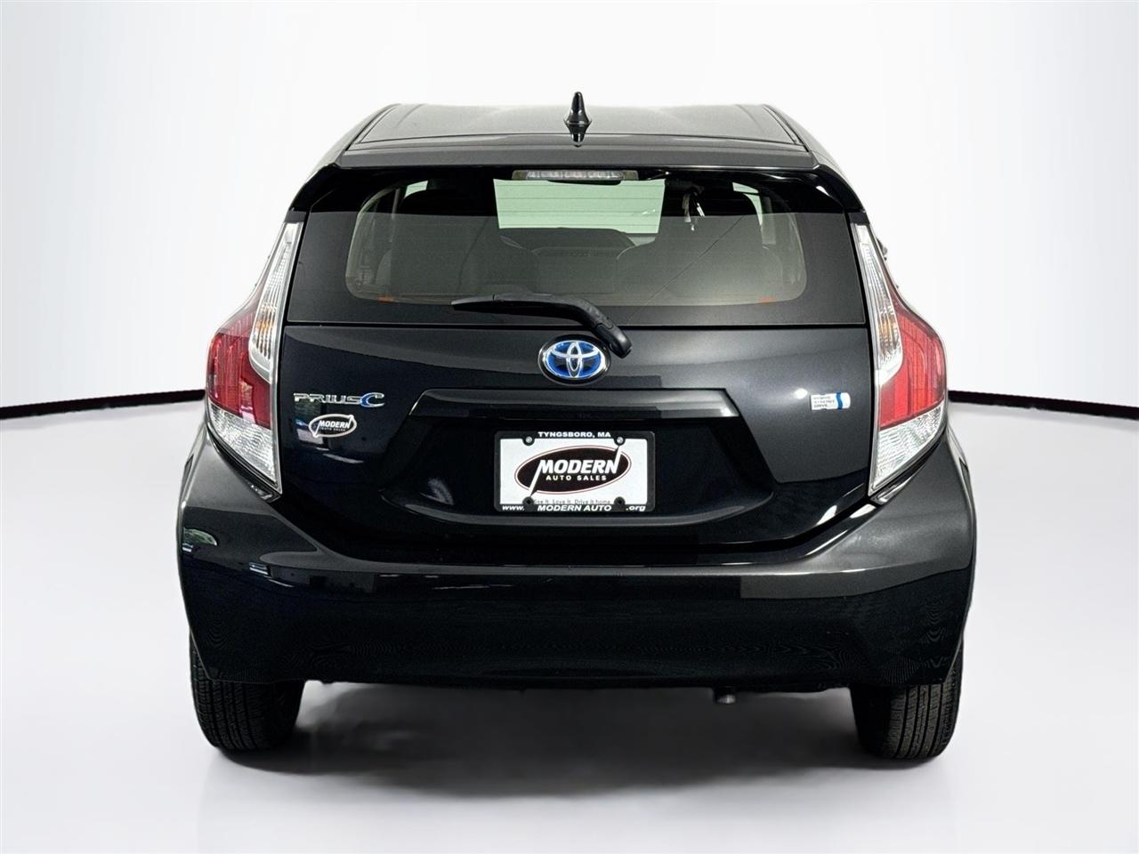 Toyota Prius c 5dr HB Three (Natl) 2015