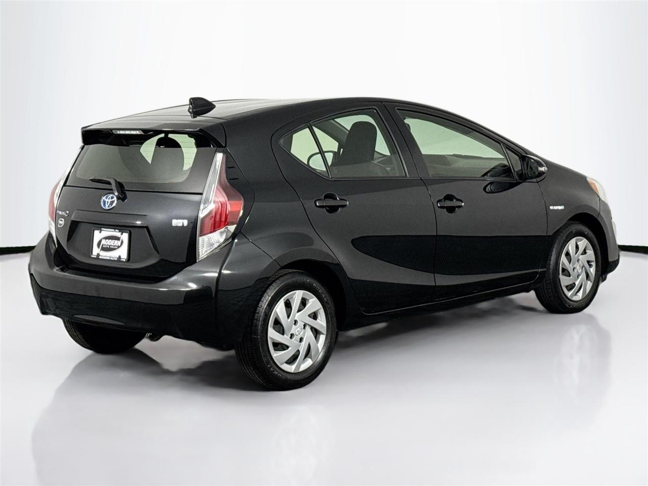 Toyota Prius c 5dr HB Three (Natl) 2015