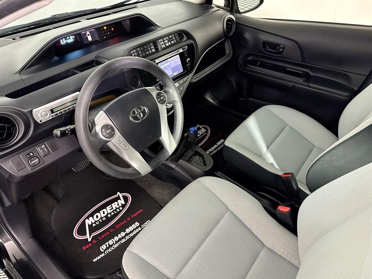 Toyota Prius c 5dr HB Three (Natl) 2015