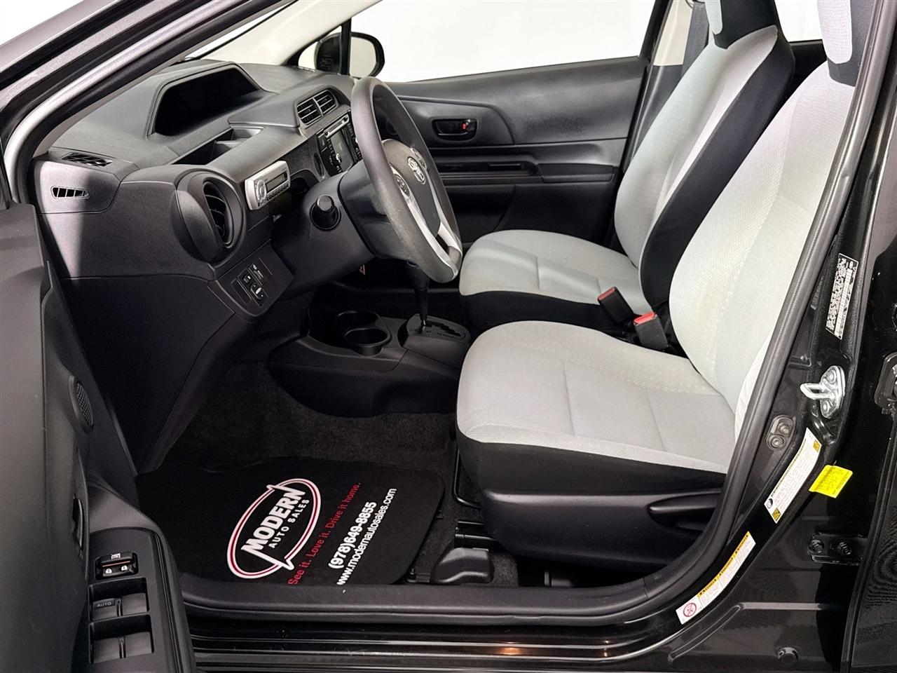 Toyota Prius c 5dr HB Three (Natl) 2015