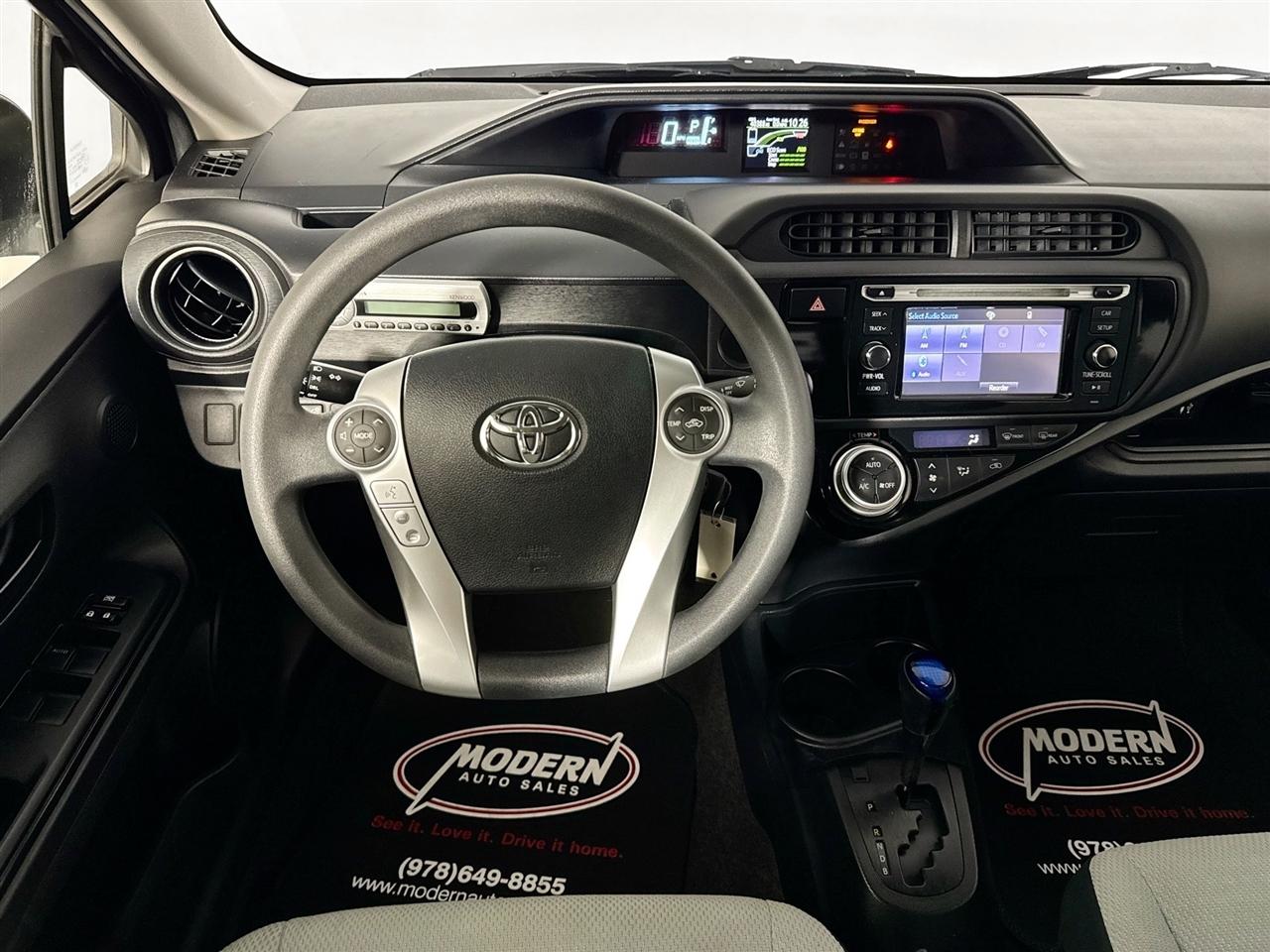 Toyota Prius c 5dr HB Three (Natl) 2015
