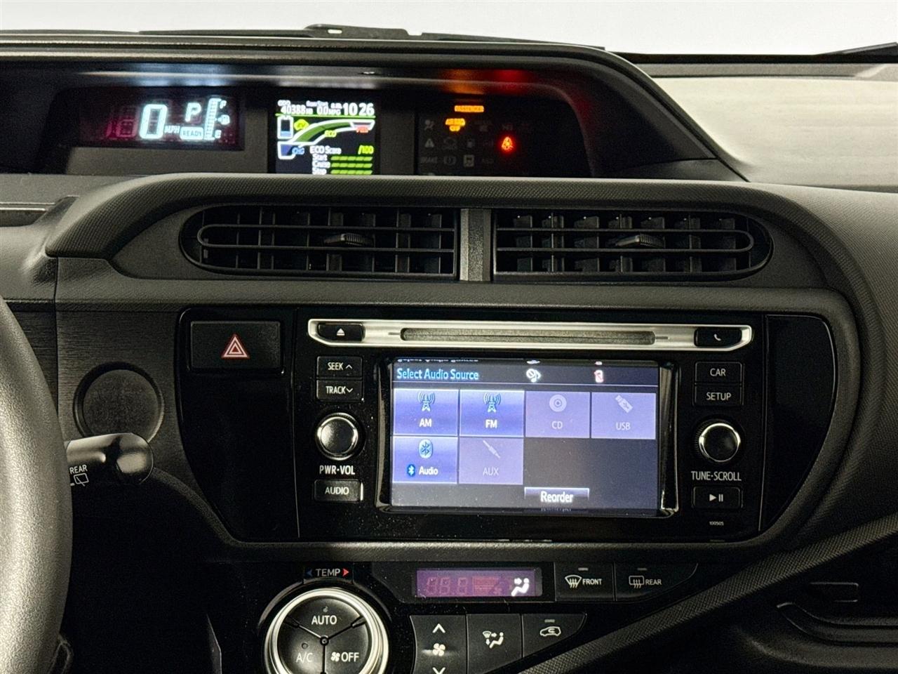 Toyota Prius c 5dr HB Three (Natl) 2015