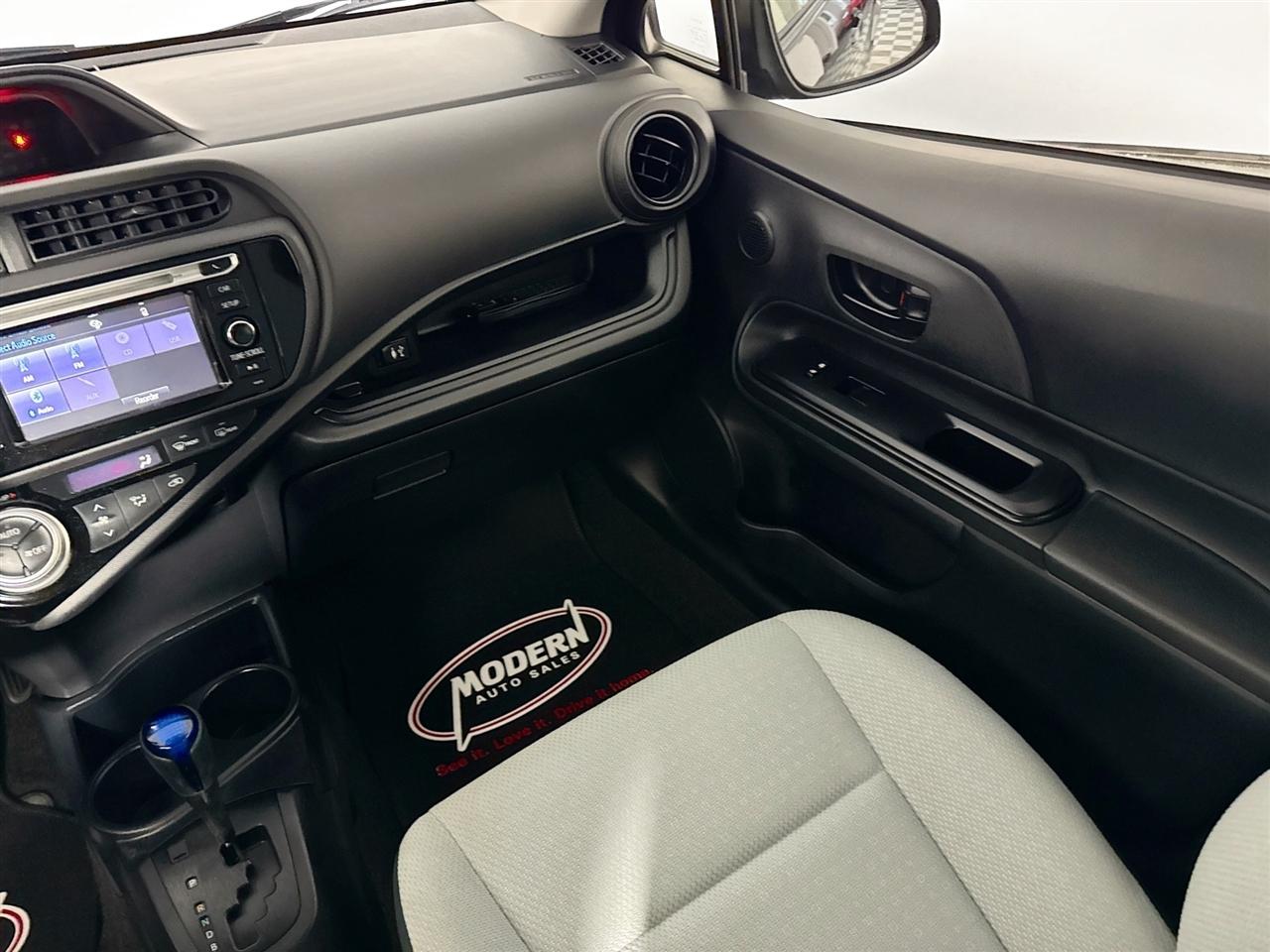 Toyota Prius c 5dr HB Three (Natl) 2015