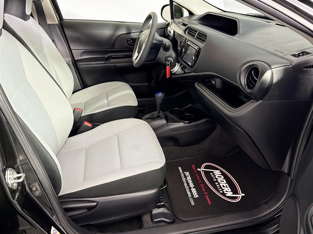 Toyota Prius c 5dr HB Three (Natl) 2015