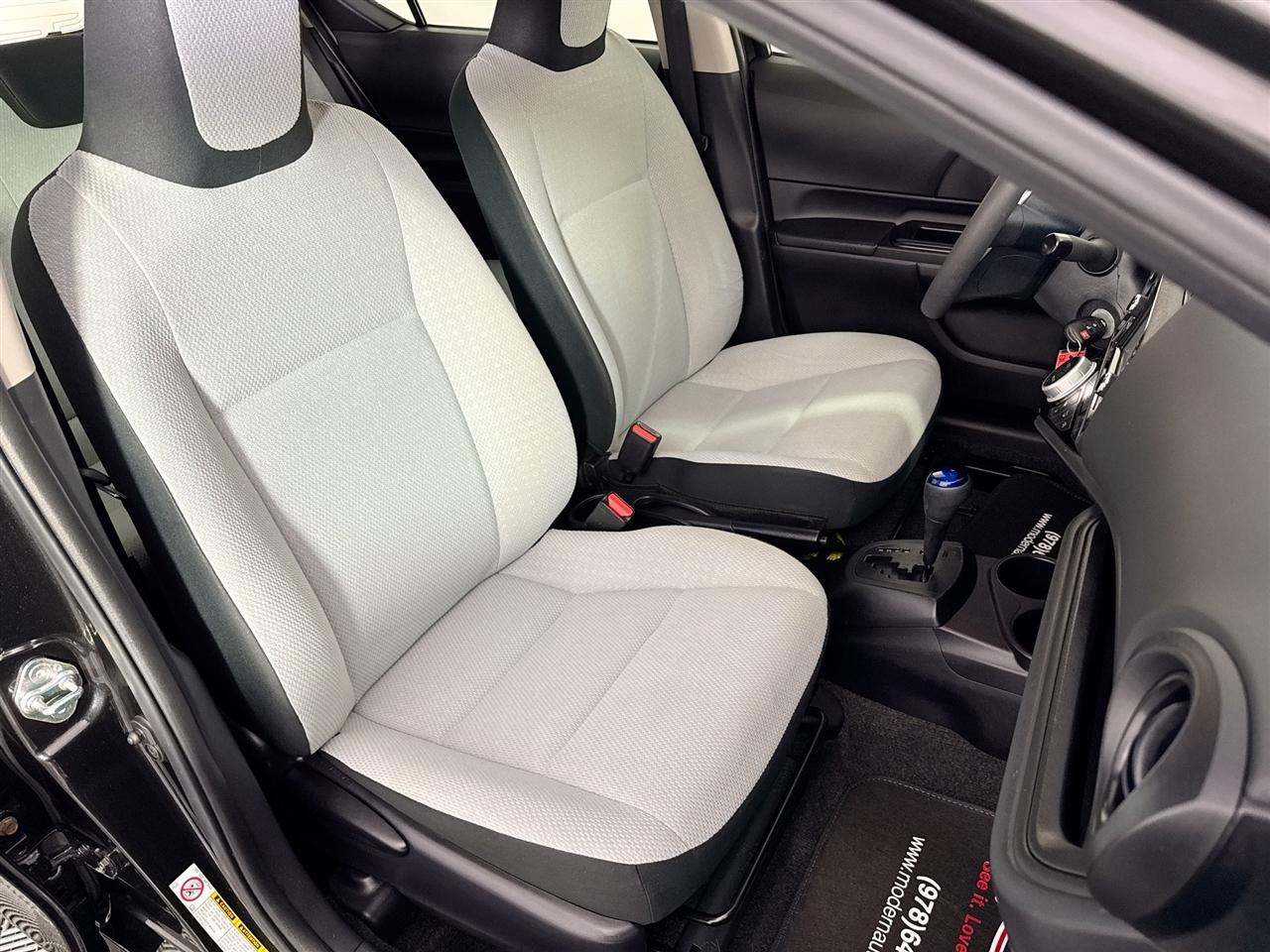 Toyota Prius c 5dr HB Three (Natl) 2015
