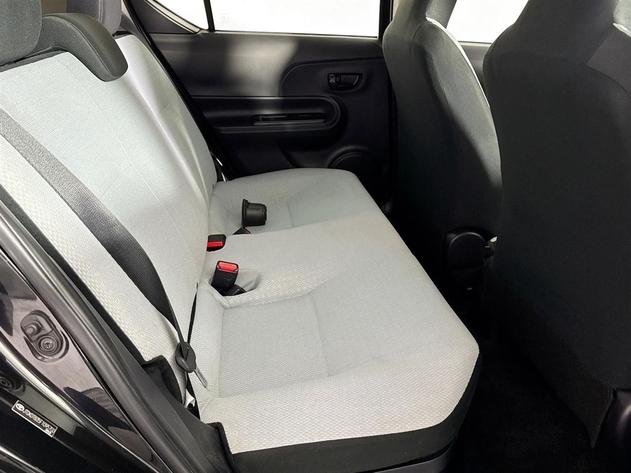 Toyota Prius c 5dr HB Three (Natl) 2015