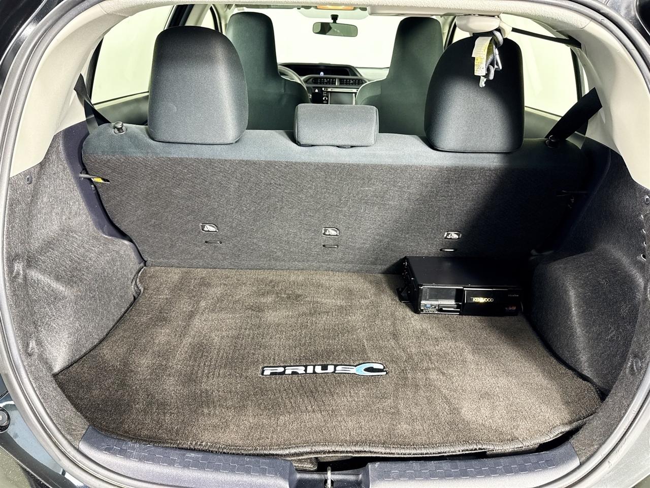 Toyota Prius c 5dr HB Three (Natl) 2015