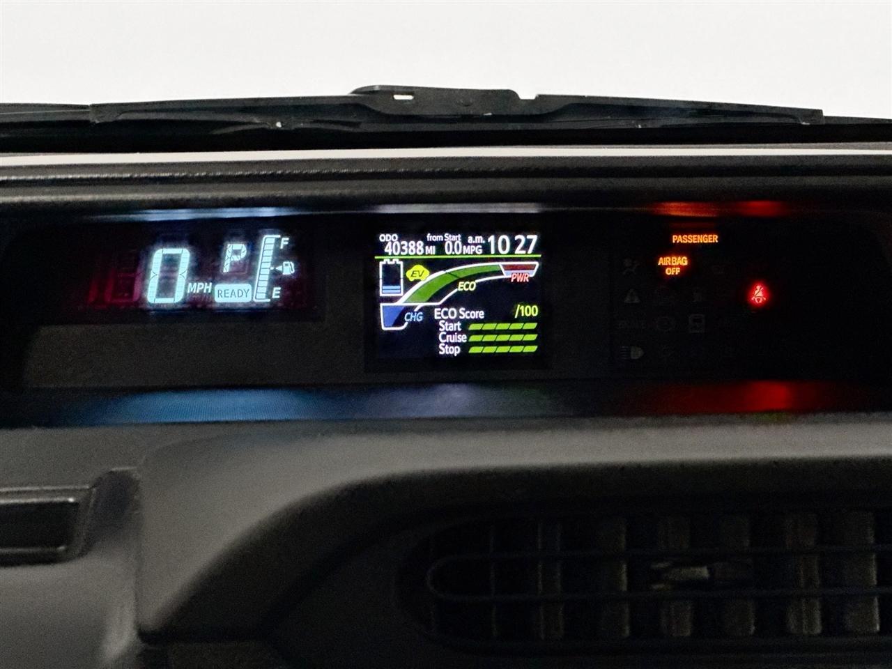 Toyota Prius c 5dr HB Three (Natl) 2015