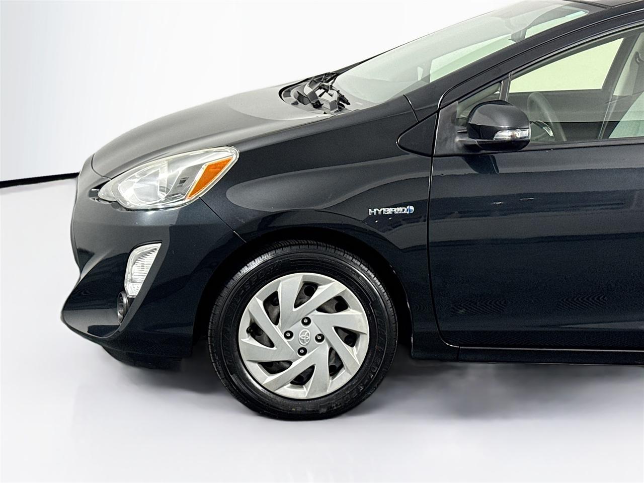 Toyota Prius c 5dr HB Three (Natl) 2015