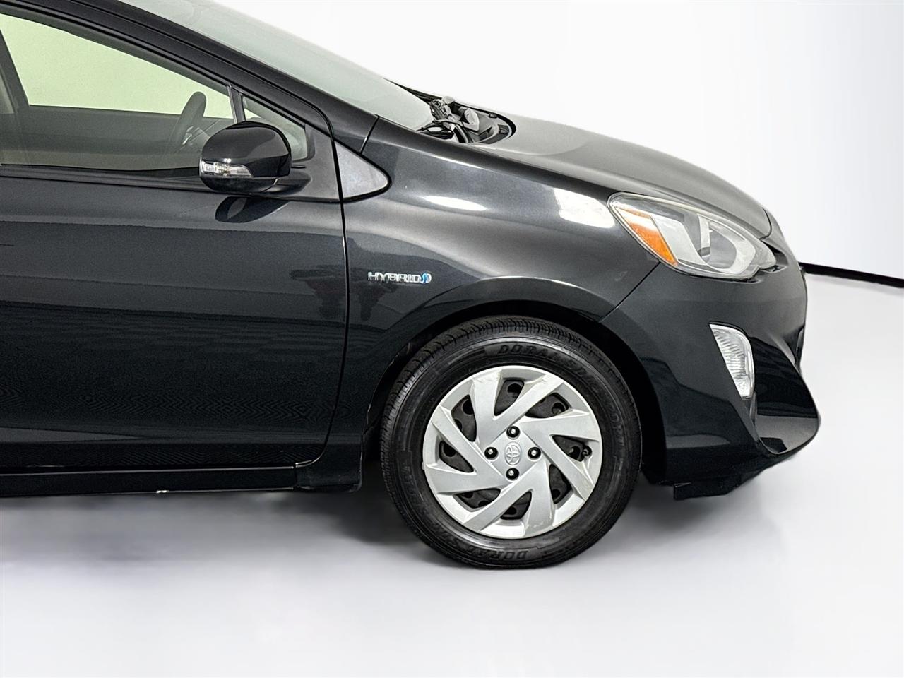 Toyota Prius c 5dr HB Three (Natl) 2015