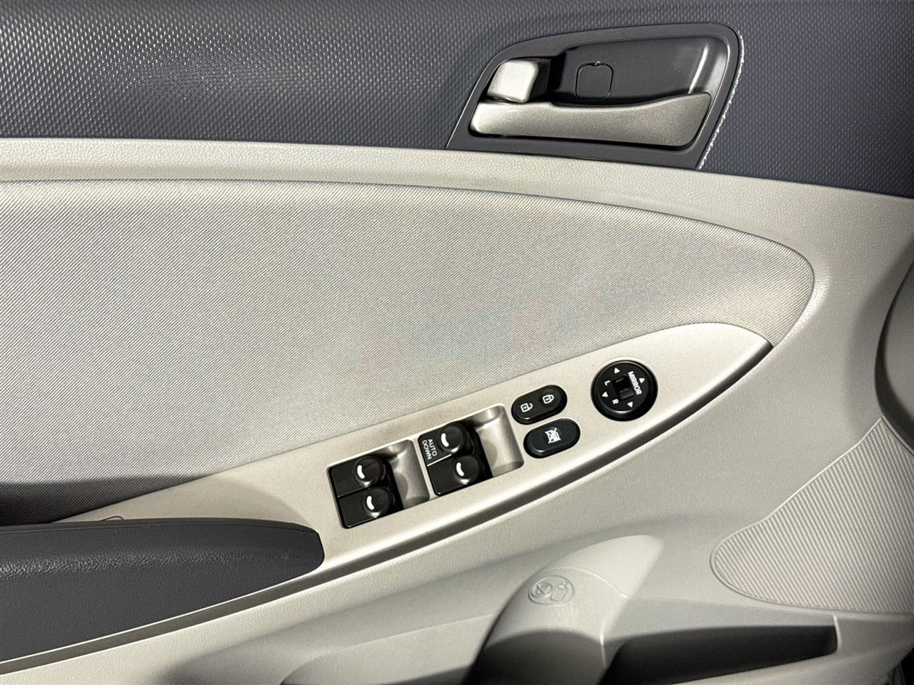 Hyundai Accent 4dr Sdn Auto GLS 2015