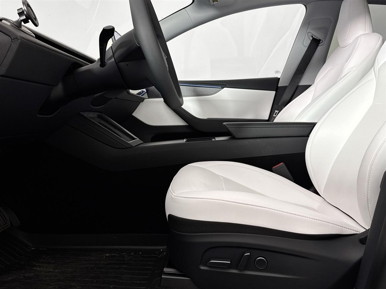 Tesla Model Y Long Range Launch Series AWD *Ltd Avail* 2026