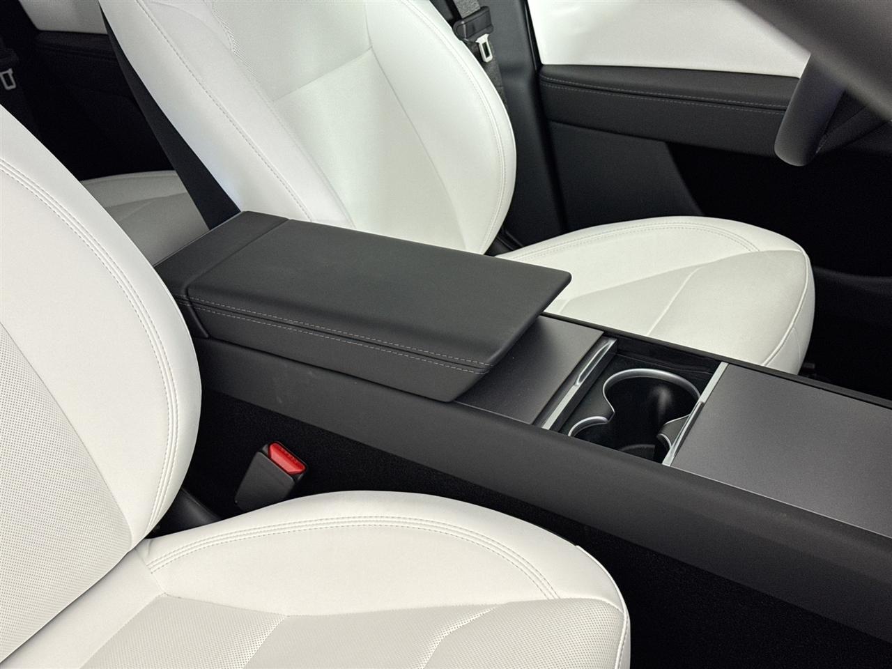 Tesla Model Y Long Range Launch Series AWD *Ltd Avail* 2026