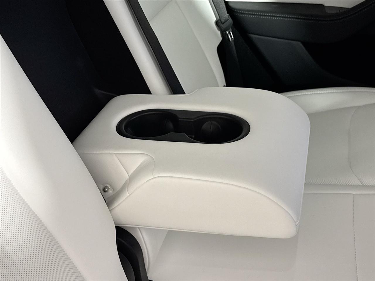 Tesla Model Y Long Range Launch Series AWD *Ltd Avail* 2026