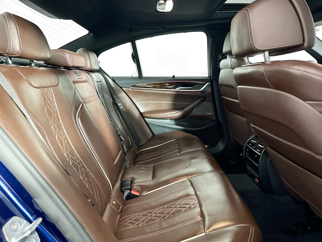 BMW 5 Series M550i xDrive Sedan 2020