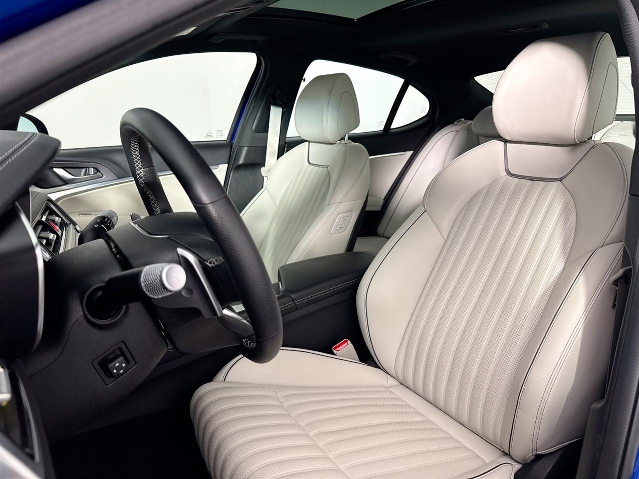 Genesis G70 2.5T AWD 2025