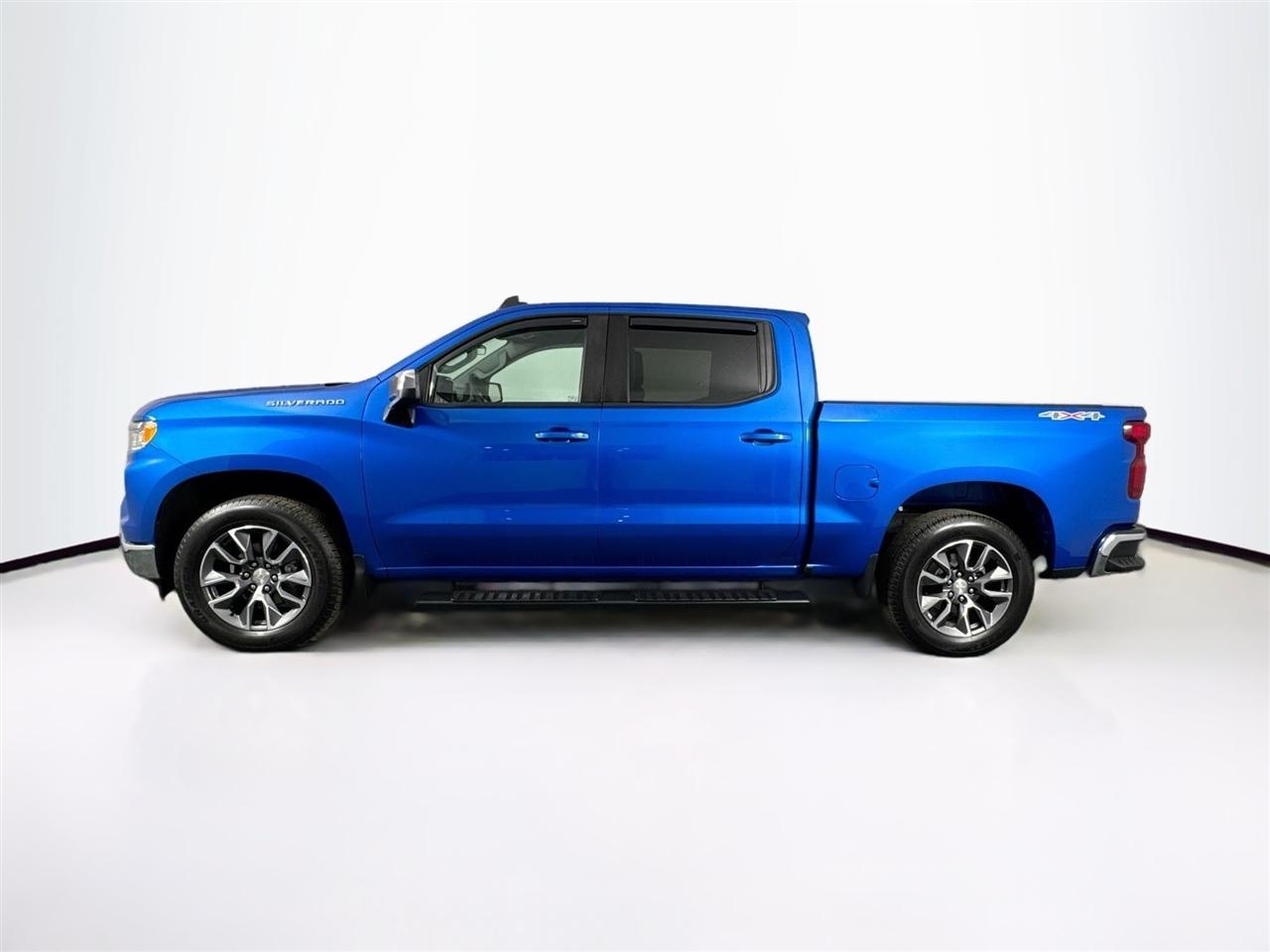 Chevrolet Silverado 1500 4WD Crew Cab 147" LT w/1LT 2023