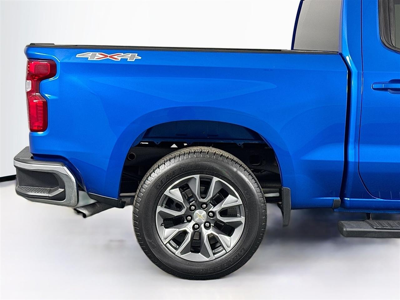 Chevrolet Silverado 1500 4WD Crew Cab 147" LT w/1LT 2023