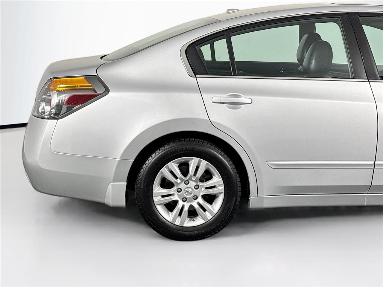 Nissan Altima 4dr Sdn I4 CVT 2.5 SL 2011