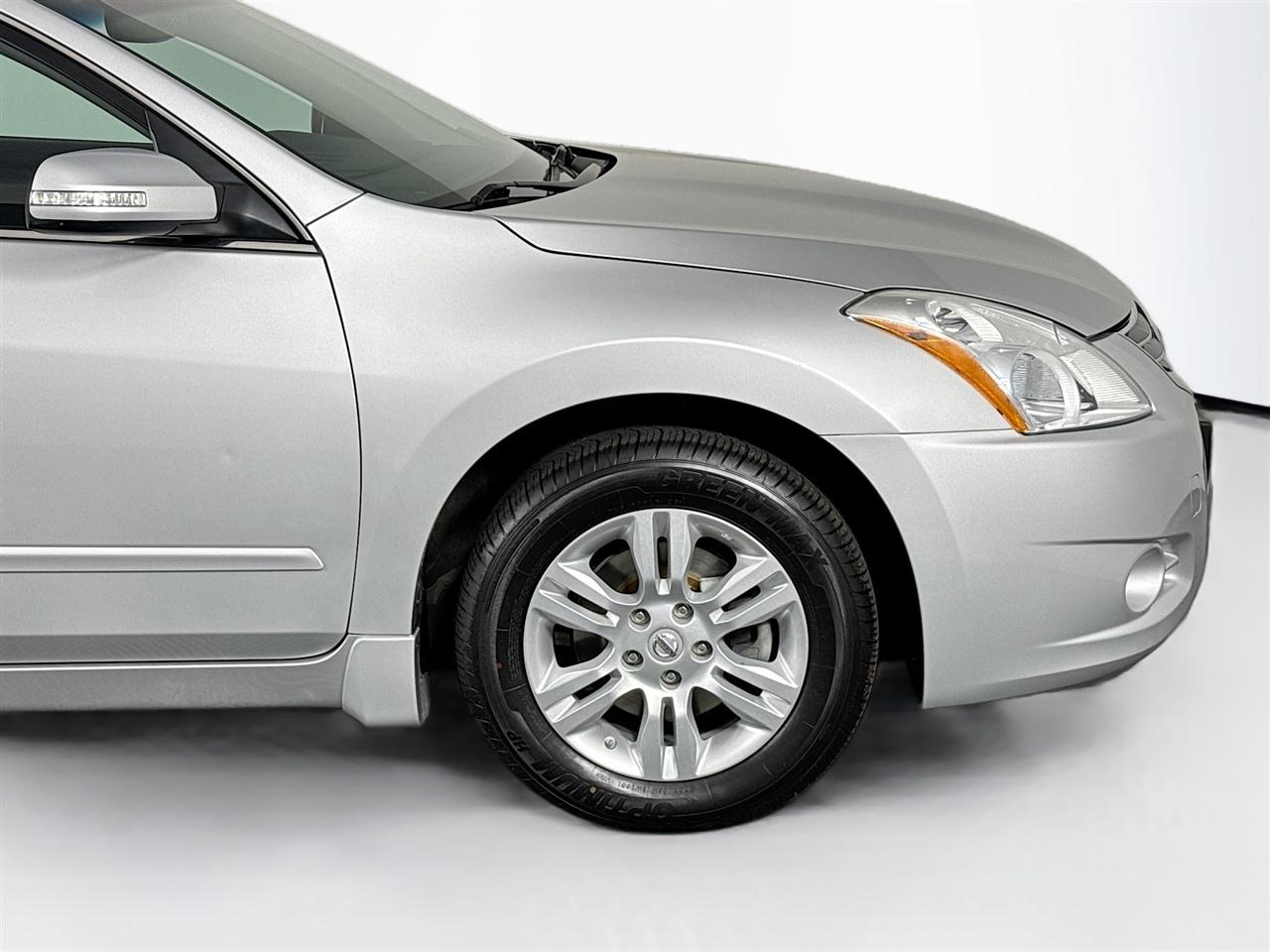 Nissan Altima 4dr Sdn I4 CVT 2.5 SL 2011