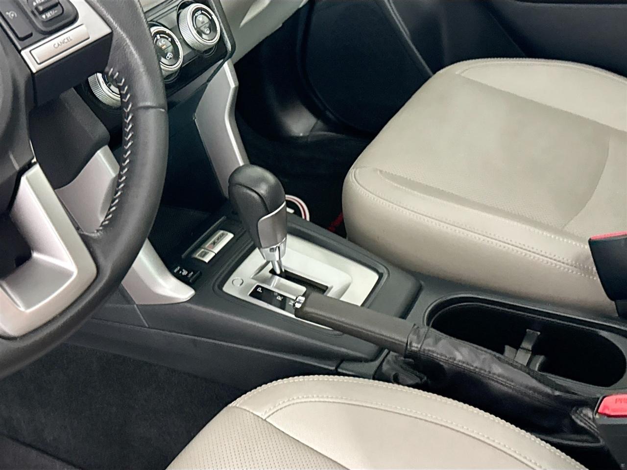 Subaru Forester 2.5i Limited CVT 2017