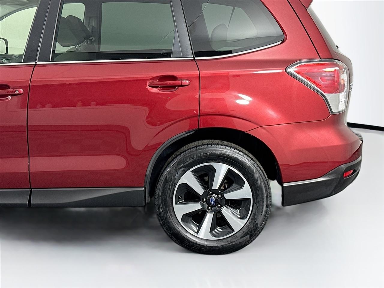 Subaru Forester 2.5i Limited CVT 2017