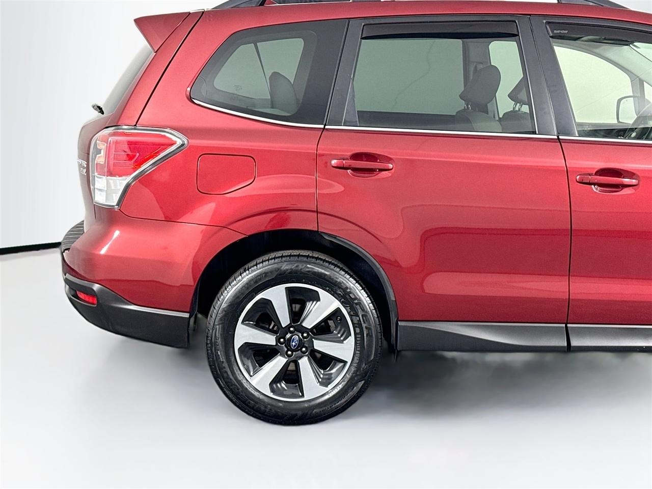 Subaru Forester 2.5i Limited CVT 2017