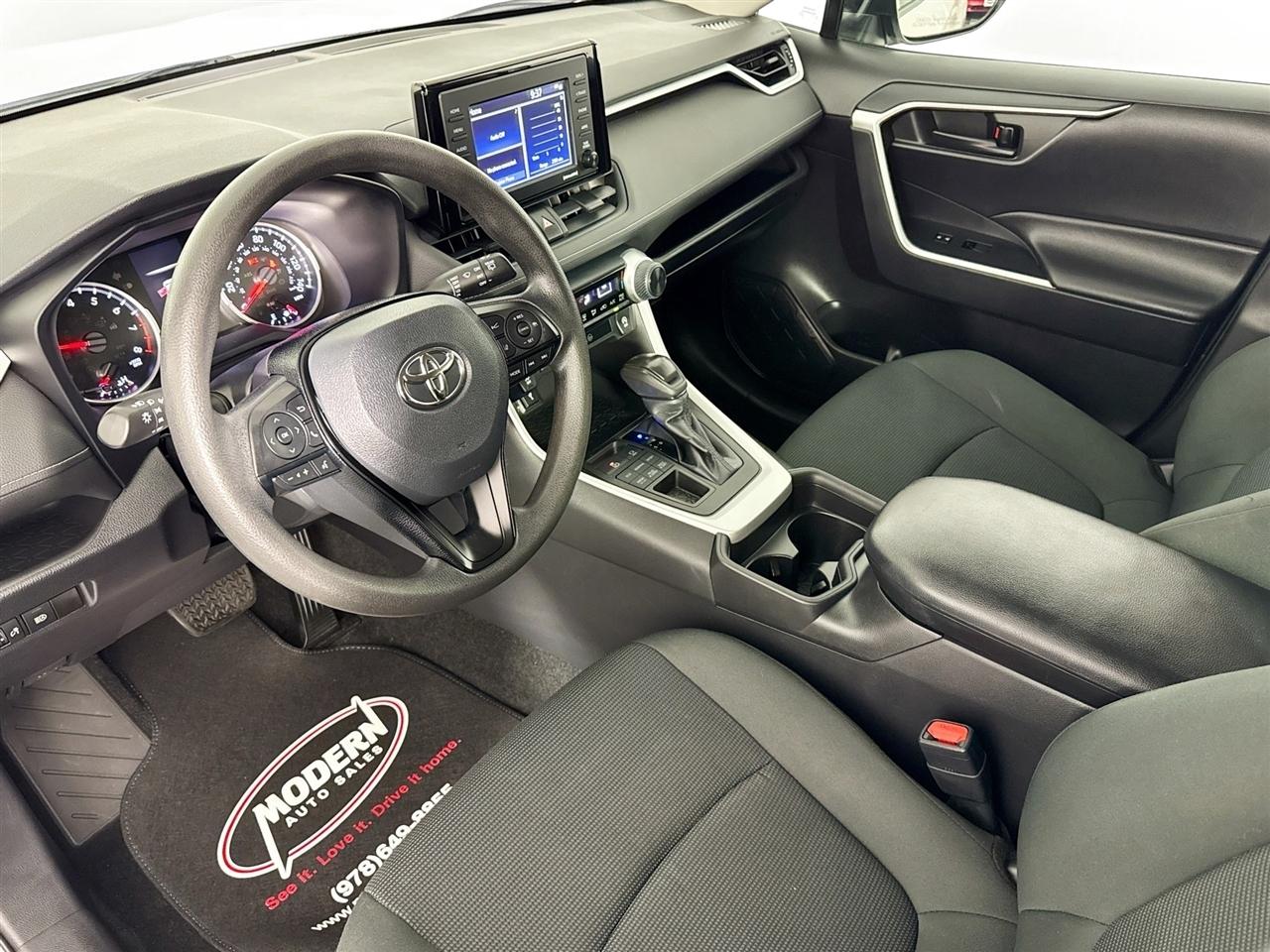 Toyota RAV4 LE AWD (Natl) 2021