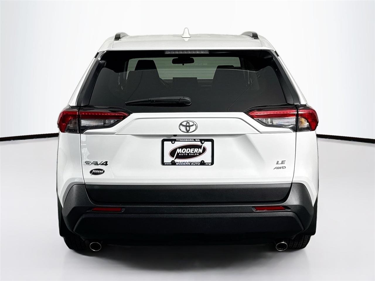 Toyota RAV4 LE AWD (Natl) 2021
