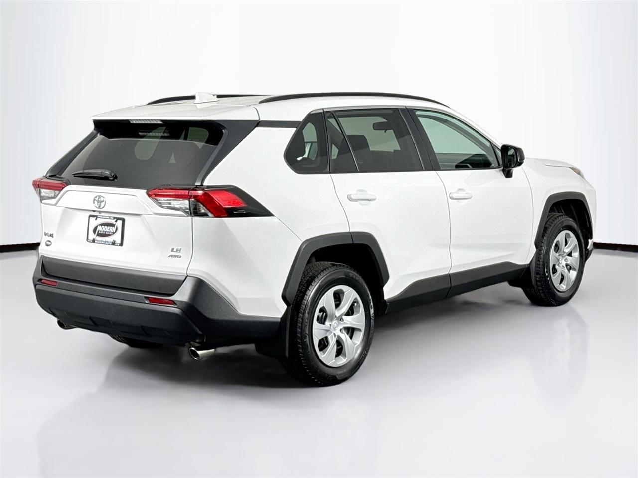 Toyota RAV4 LE AWD (Natl) 2021