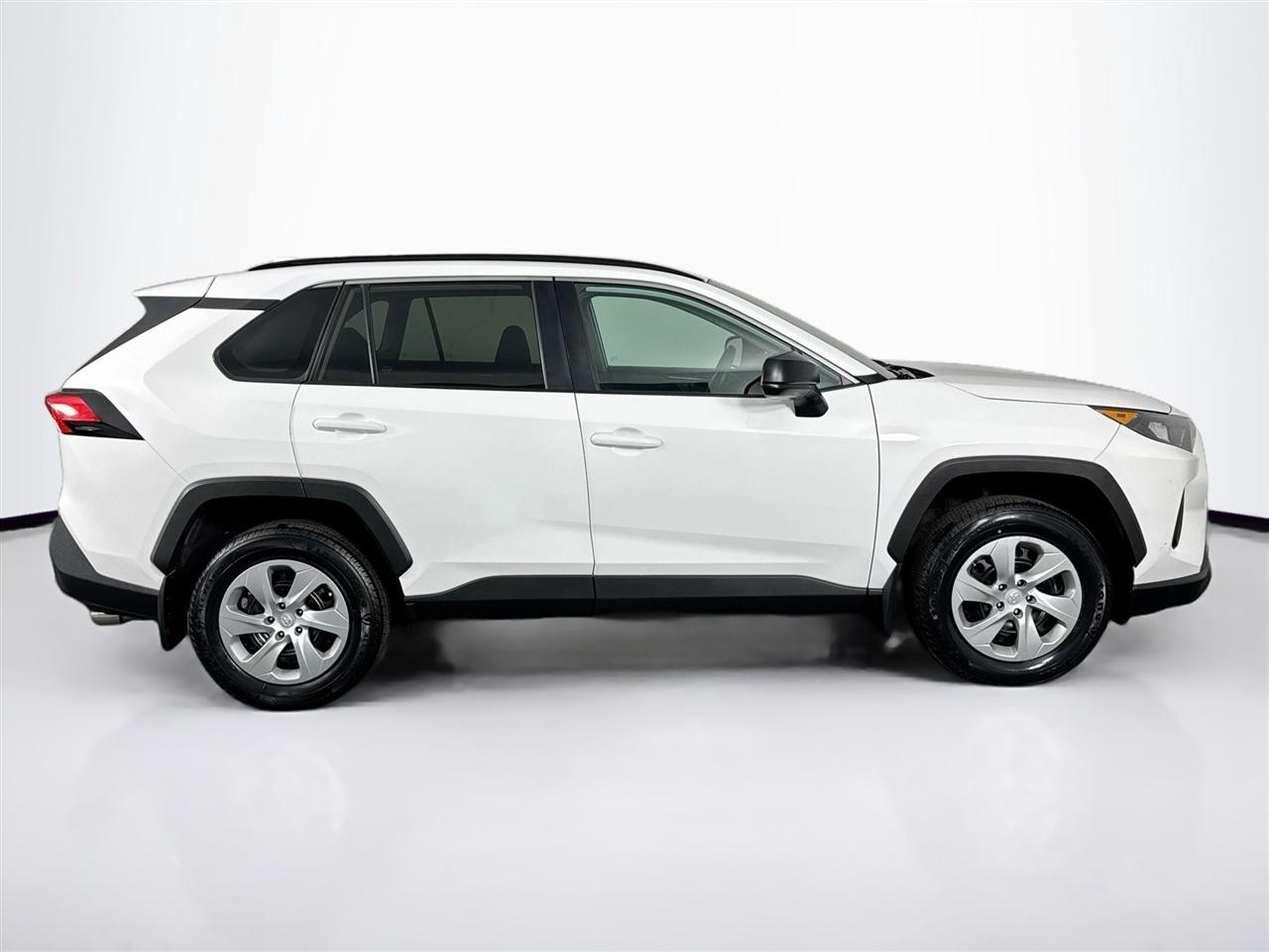 Toyota RAV4 LE AWD (Natl) 2021