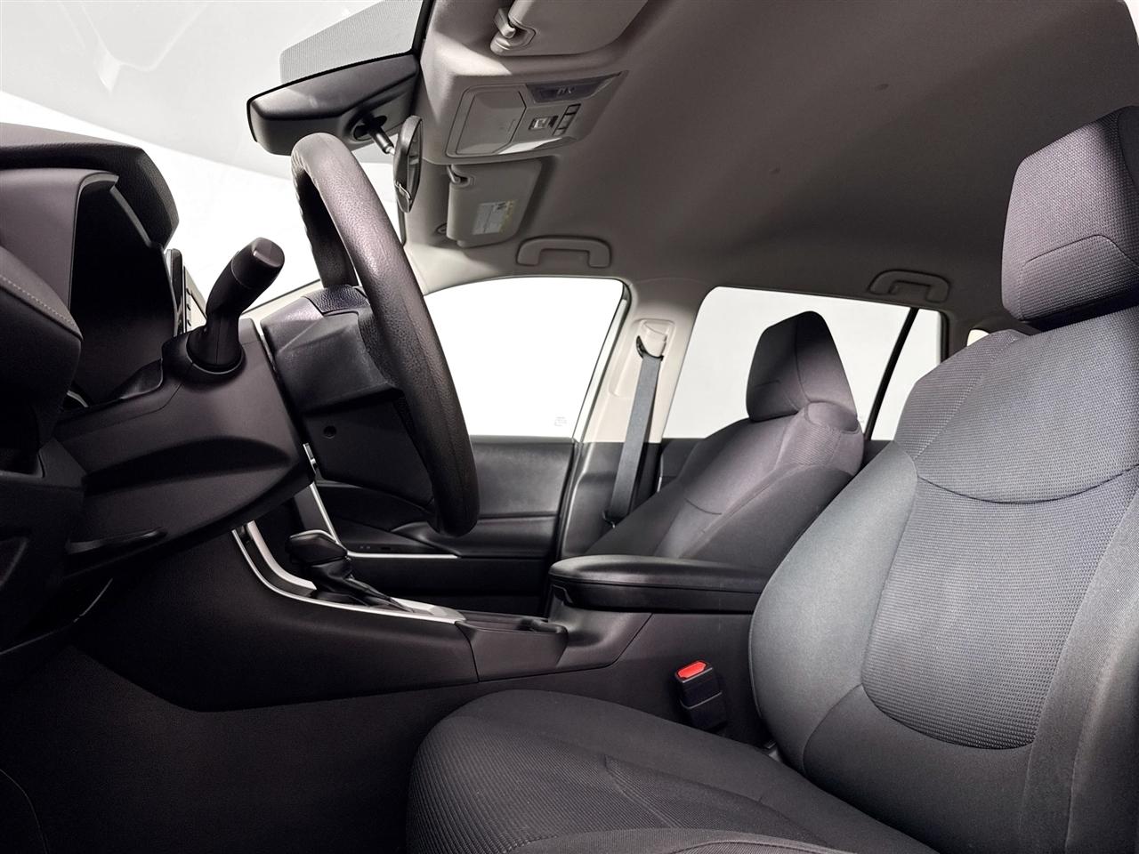 Toyota RAV4 LE AWD (Natl) 2021