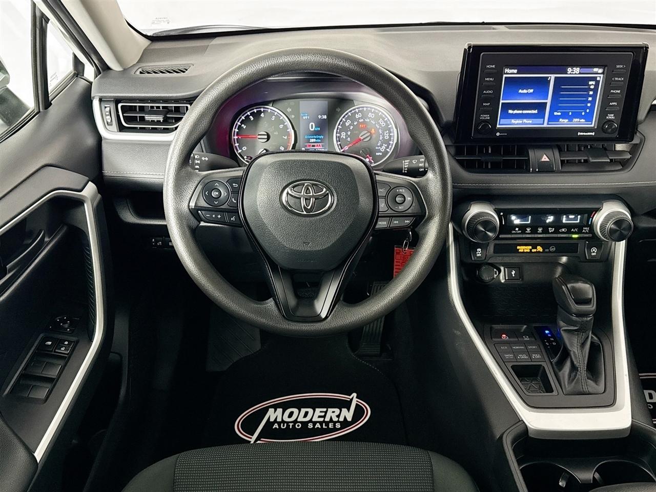 Toyota RAV4 LE AWD (Natl) 2021
