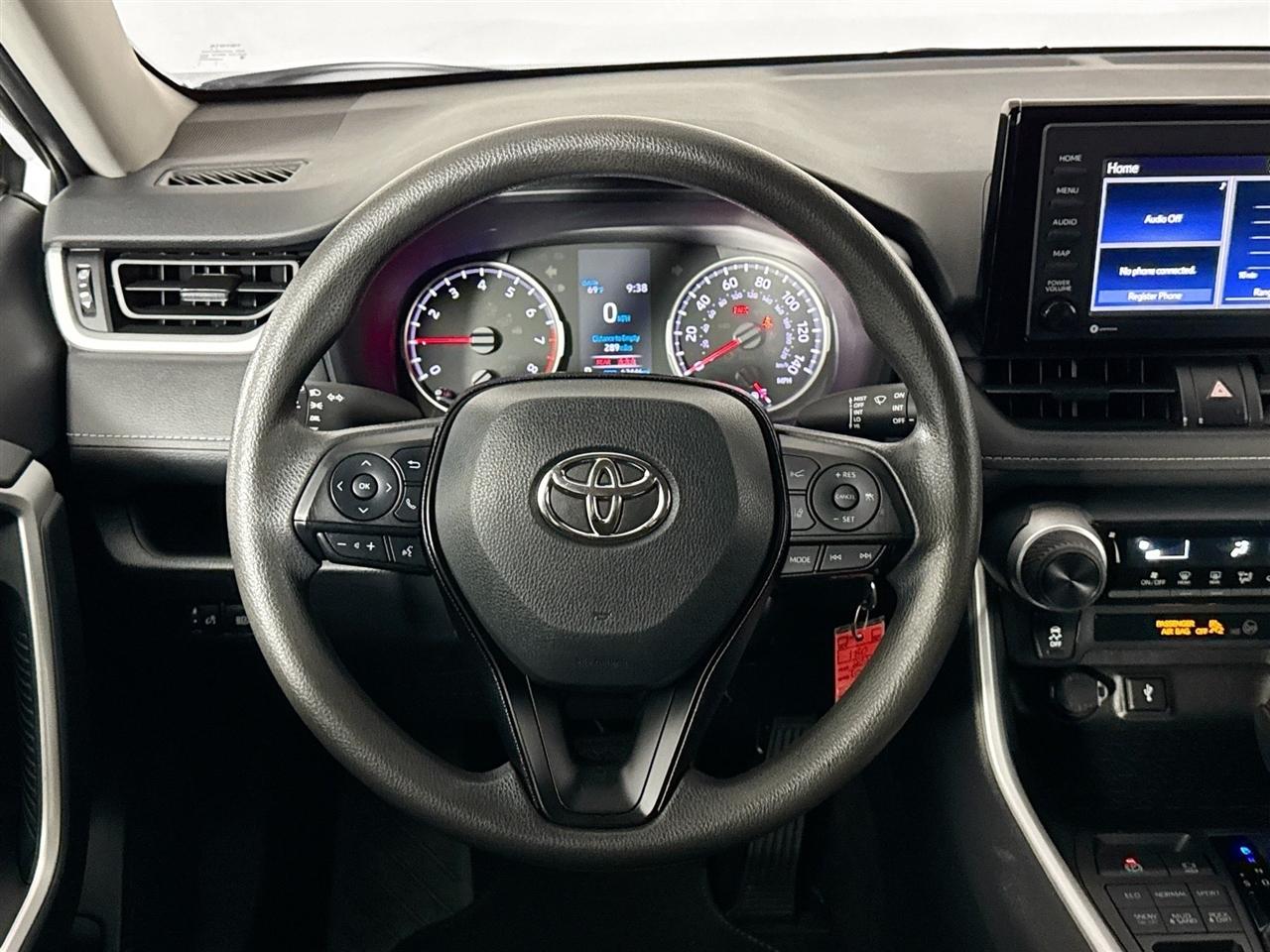 Toyota RAV4 LE AWD (Natl) 2021