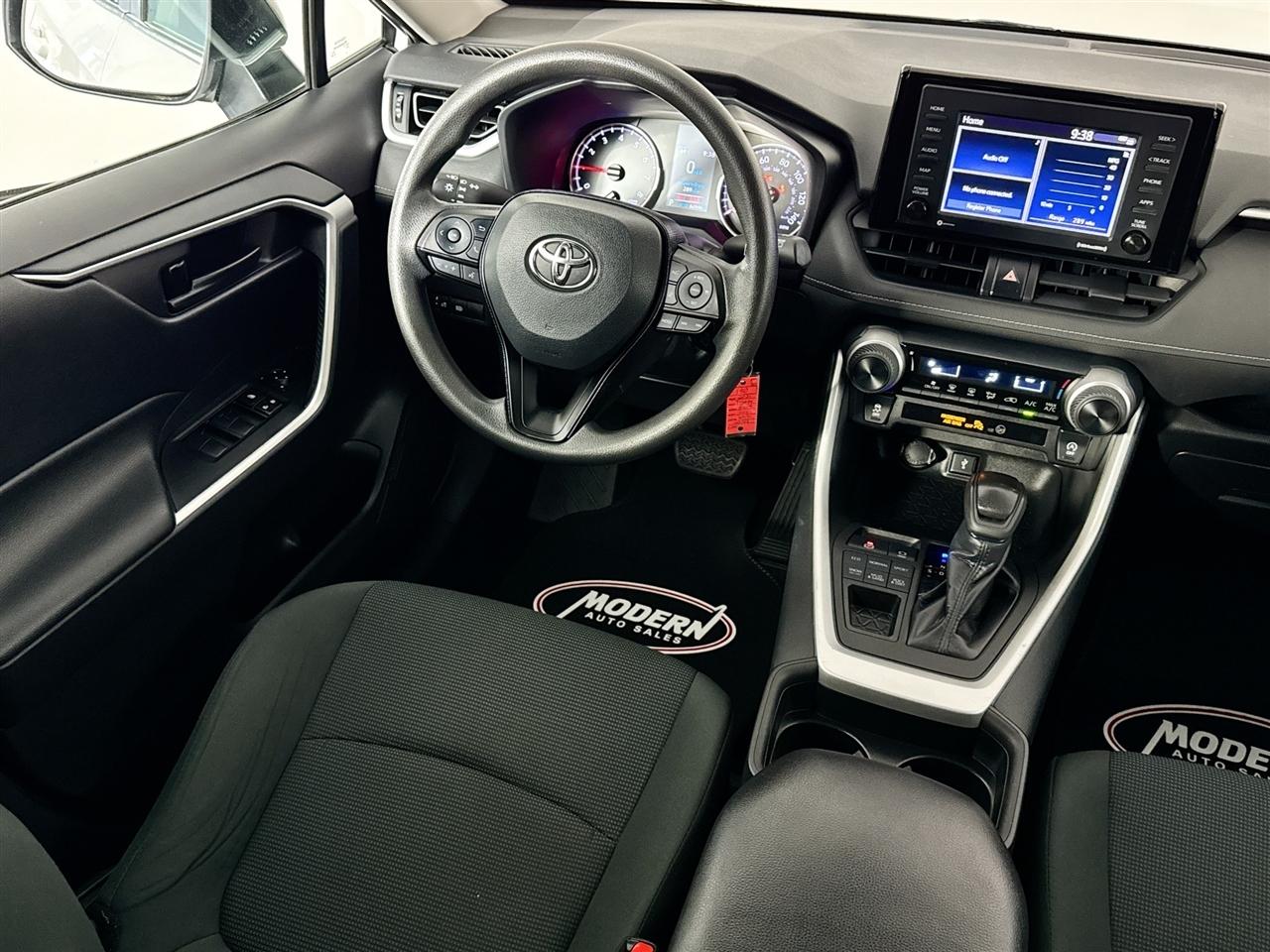 Toyota RAV4 LE AWD (Natl) 2021