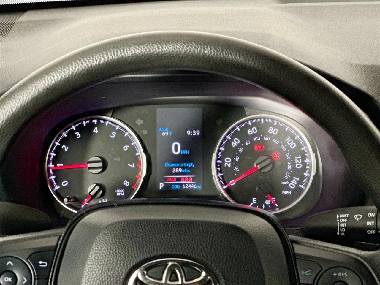 Toyota RAV4 LE AWD (Natl) 2021
