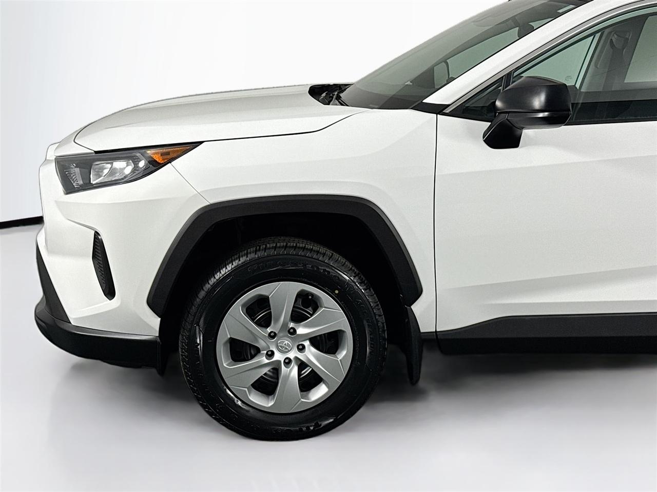 Toyota RAV4 LE AWD (Natl) 2021