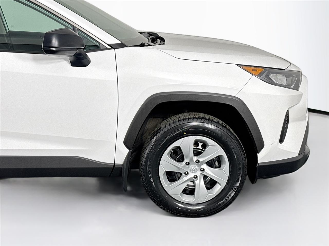 Toyota RAV4 LE AWD (Natl) 2021