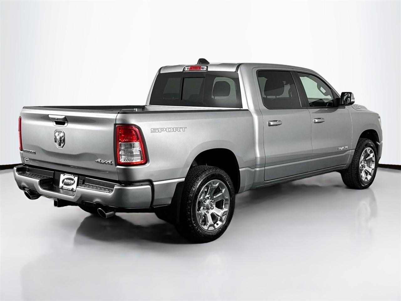RAM 1500 Big Horn 4x4 Crew Cab 5'7" Box 2022