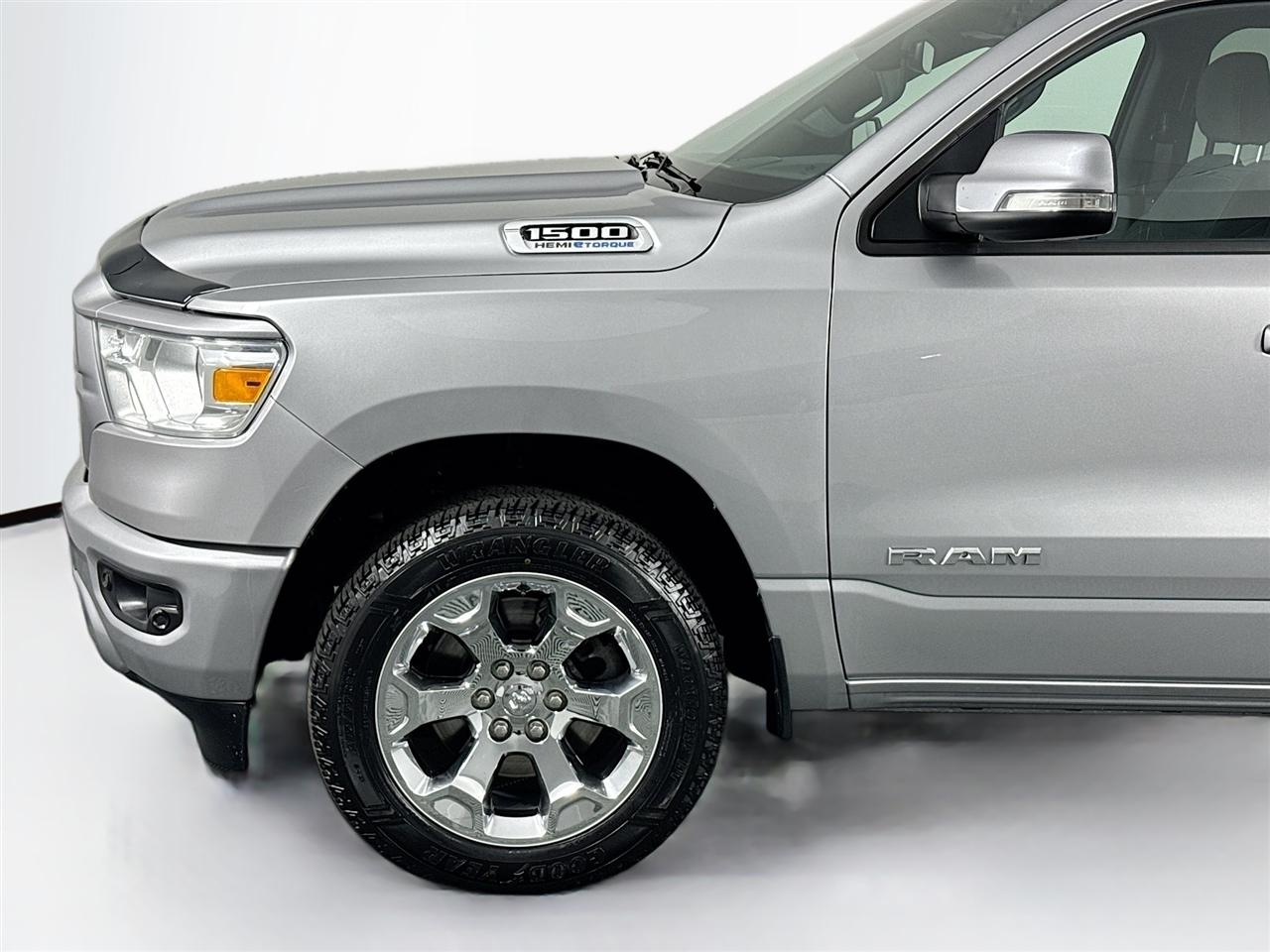 RAM 1500 Big Horn 4x4 Crew Cab 5'7" Box 2022