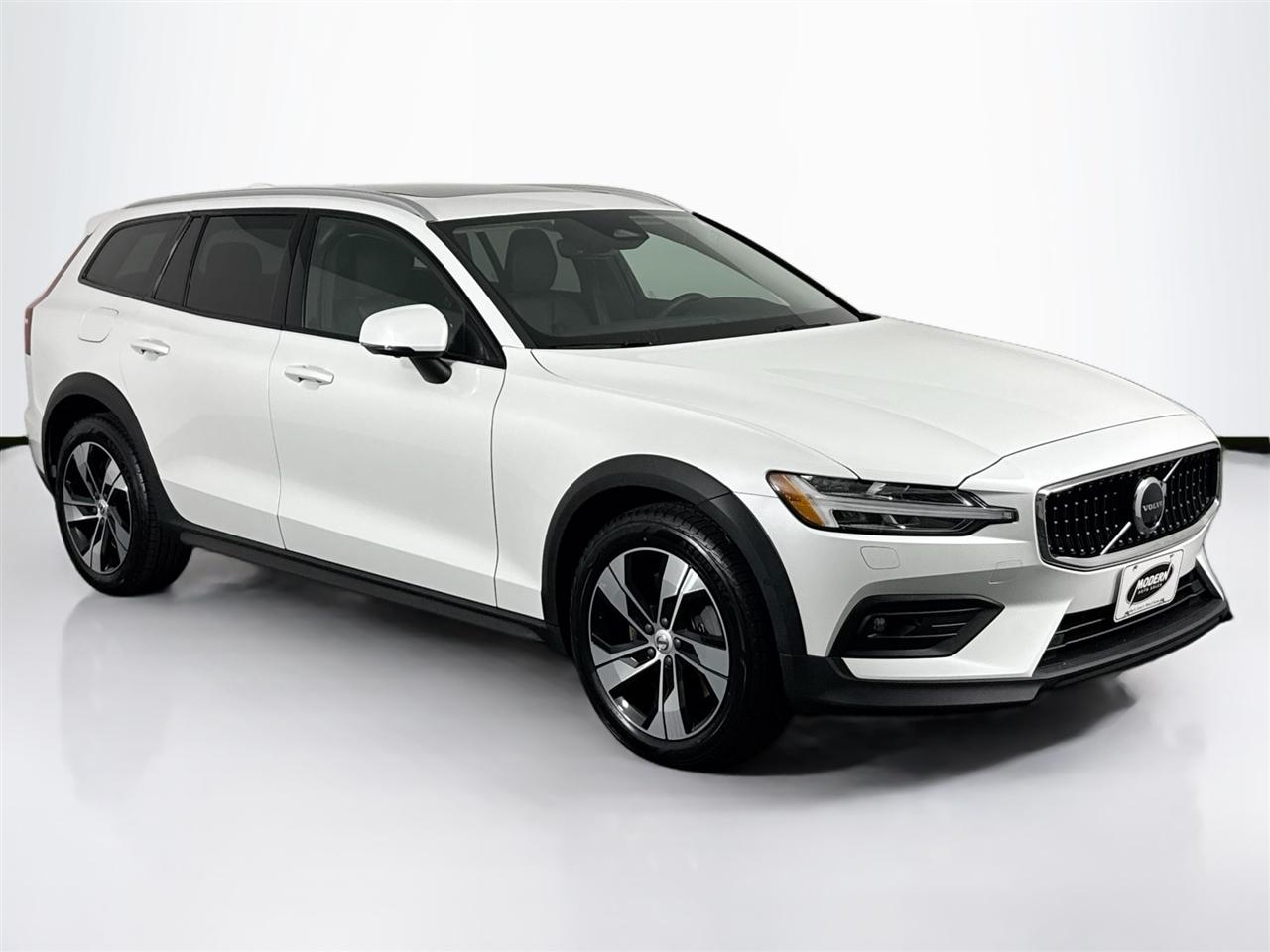 Volvo V60 Cross Country B5 AWD Plus 2023