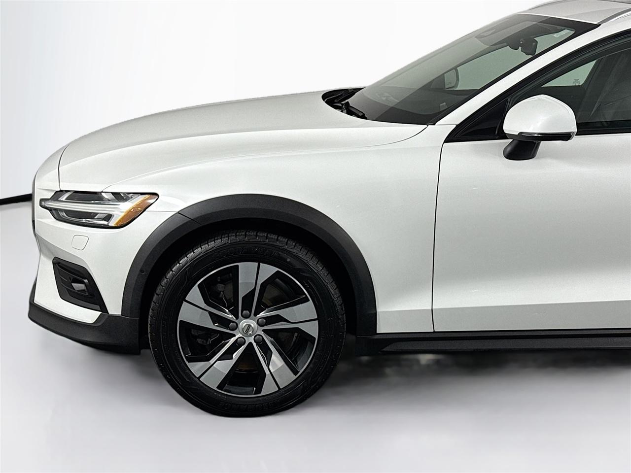 Volvo V60 Cross Country B5 AWD Plus 2023