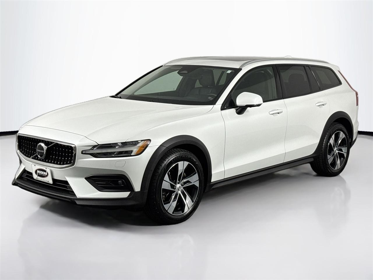 Volvo V60 Cross Country B5 AWD Plus 2023