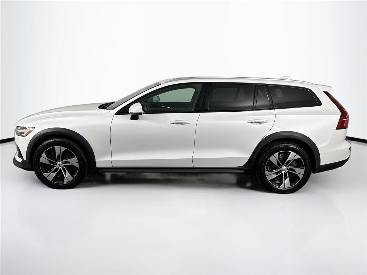 Volvo V60 Cross Country B5 AWD Plus 2023