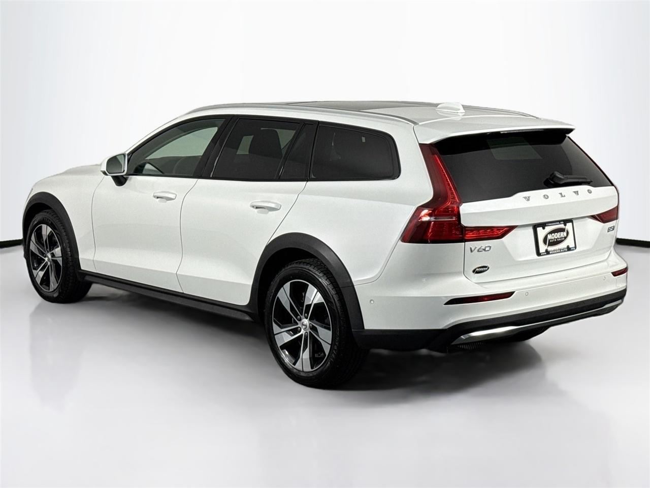 Volvo V60 Cross Country B5 AWD Plus 2023