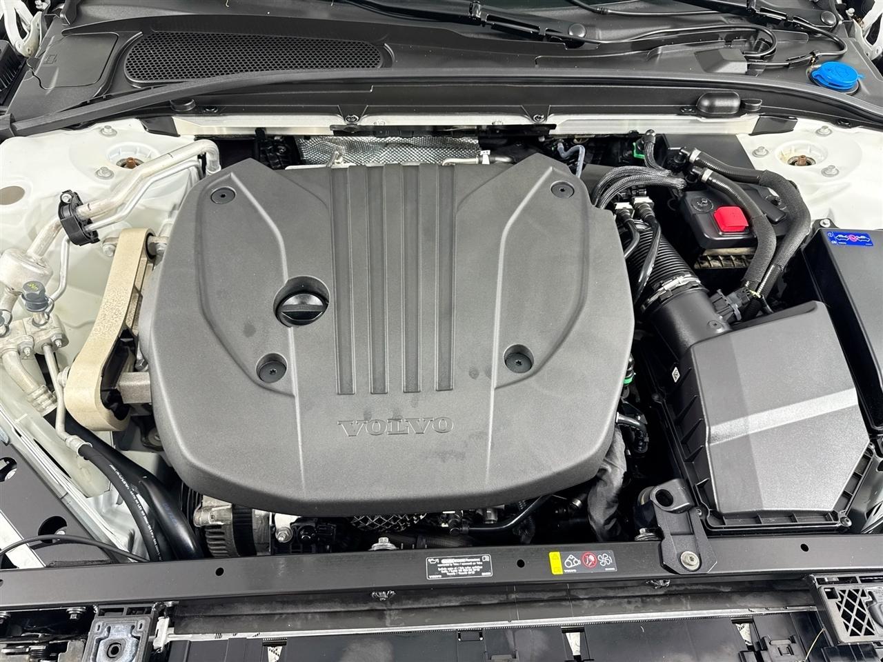 Volvo V60 Cross Country B5 AWD Plus 2023