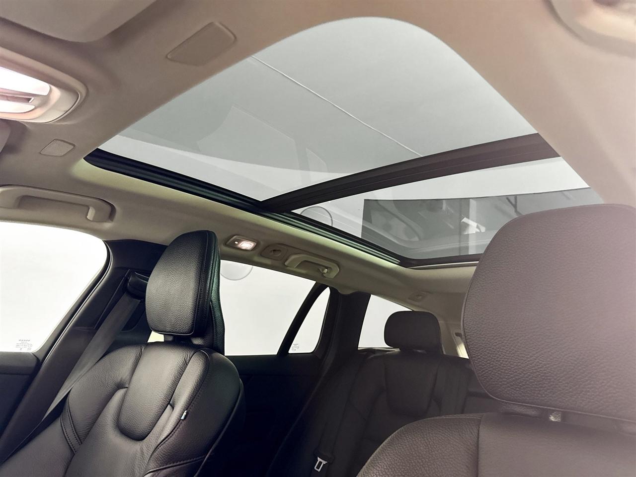 Volvo V60 Cross Country B5 AWD Plus 2023